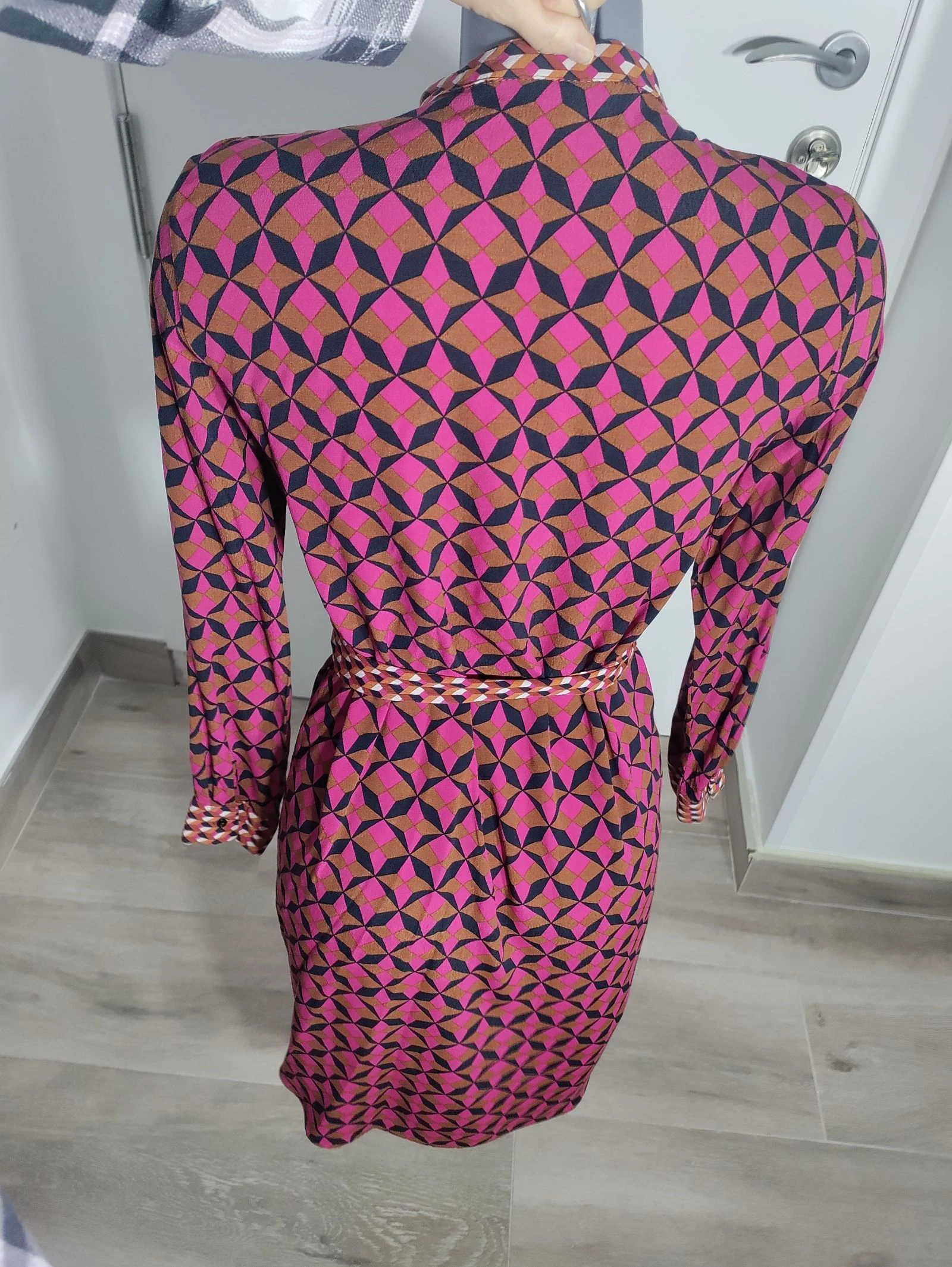 Vestido camiseo Zara Woman estampado geométrico multicolor (Talla S) – photo 7